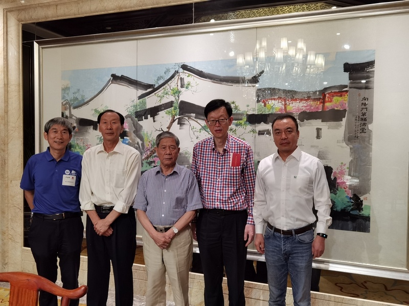 热烈祝贺龙健集团董事局副主席冯继勇先生获评为燕山大学杰出校友! (2).jpg 热烈祝贺龙健集团董事局副主席冯继勇先生获评为燕山大学杰出校友! (2).jpg