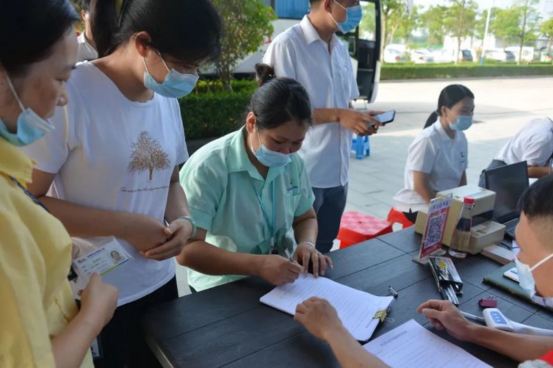 迎国庆，抗疫情：传承龙健红色基因，办实事献血践于行 (2).jpg