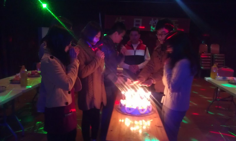 公司为12月份生日的员工举办活动